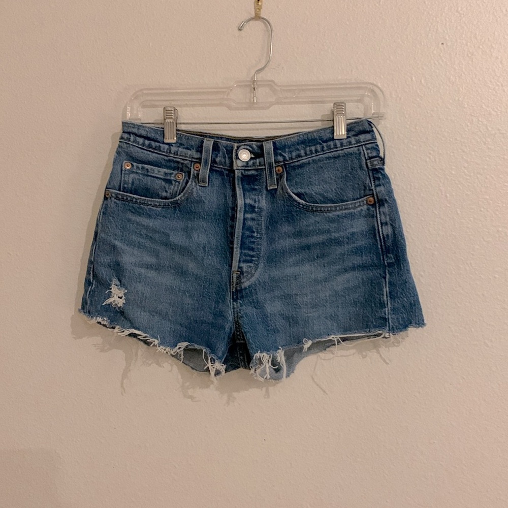 Levi’s 501 denim cutoff shorts size 26